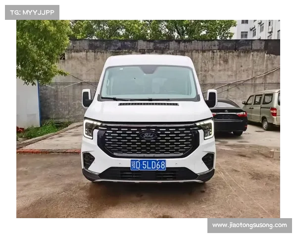 两种前脸,两种动力,全新福特全顺T8售价15.38万起 两种前脸,两种动力,全新福特全顺T8售价15.38万起